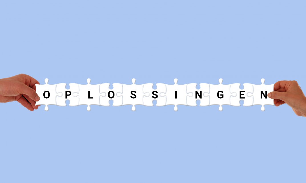 Puzzelstukjes met de tekst 'oplossingen'. (Foto: Gerd Altman | CC/Pixabay.com | Bewerkingen NL Unesco Commissie)
