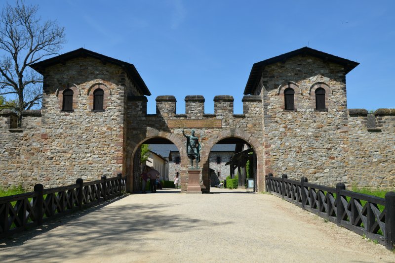 The Porta Praetoria Main Gate , Saalburg Roman Fort, Limes Germanicus, Germania Germany . (Foto: CC/Flickr.com | Carole Raddato)