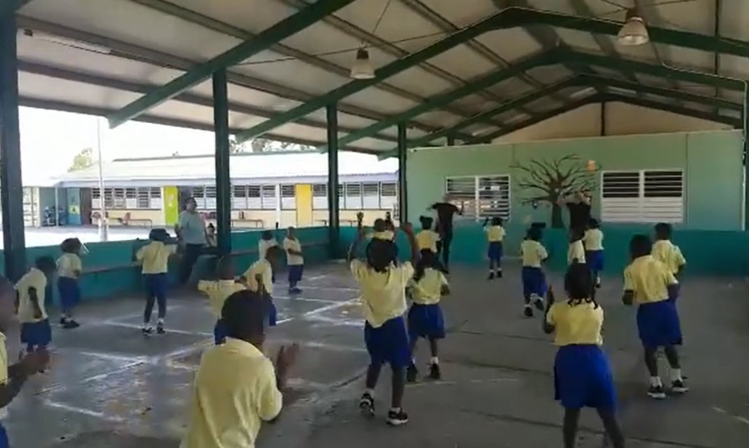 Dansende kinderen op de J.W.Th. Schotborghschool.