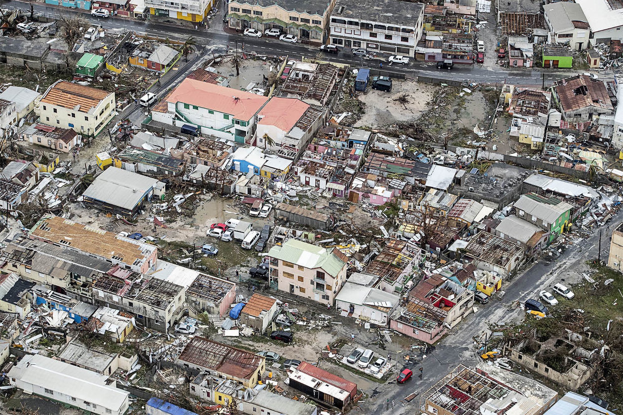 Veel schade op Sint Maarten door orkaan Irma (september 2017). (Foto: Wikimedia Commons | Ministerie van Defensie)