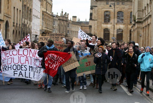 Wereldwijd. Studenten in Oxford nemen de Zuid-Afrikaanse Rhodes Must Fall-beweging over, 9 maart 2016 (Foto: PA Photos Ltd/ Steve Parsons)