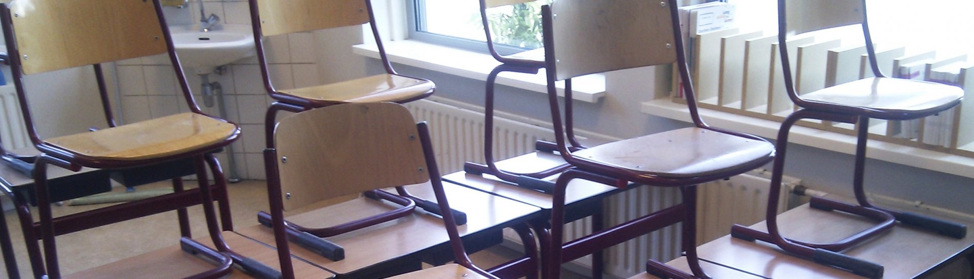 Een leeg klaslokaal. (Foto: Onderwijsgek | CC/Wikimedia Commons)