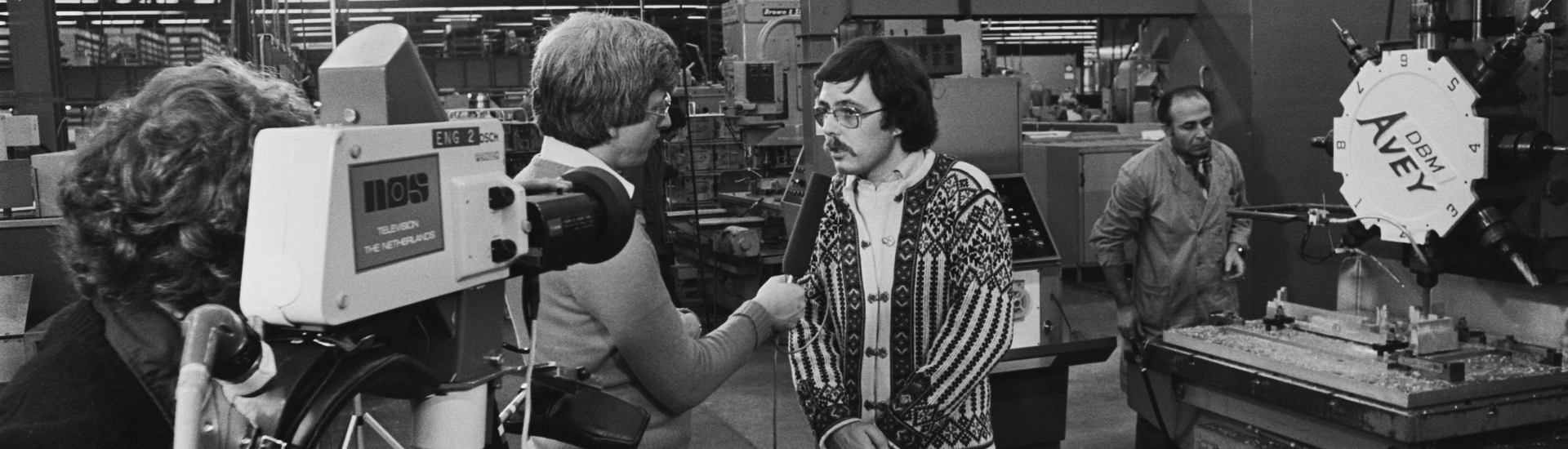 De NOS interviewt betrokkenen bij de bezetting van het bedrijf Tealtronic in 1977. 