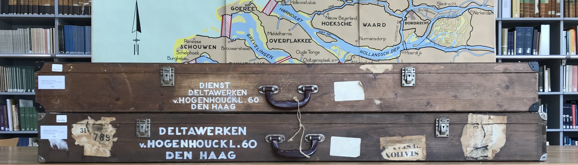 Reiskoffers van de kaart waarop de Deltaplannen werden getoond. 