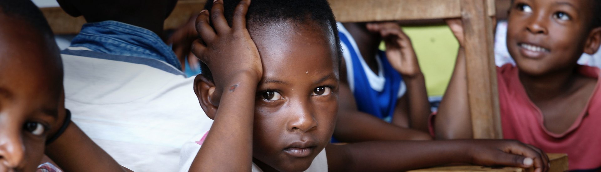 Kinderen op een school in Oeganda.