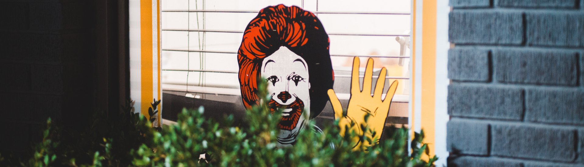 Een afbeelding van de clown Ronald McDonald.