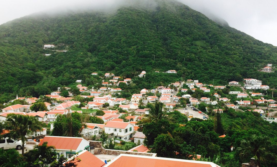 Het dorp Windwardside op Saba. (Foto: Nederlandse Unesco Commissie | Martijn van Eck)