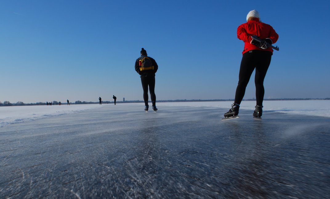 Schaatsen op natuurijs. (Foto: CC/Flickr.com Steven M. Ottens)