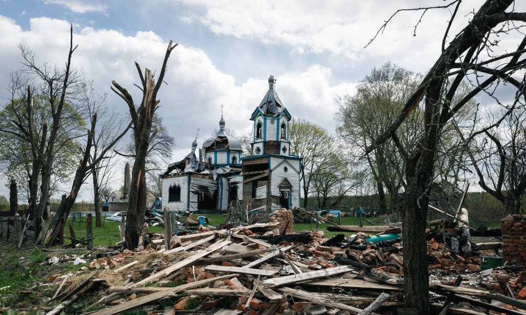 Een kapotgeschoten kerk in Oekraïne.