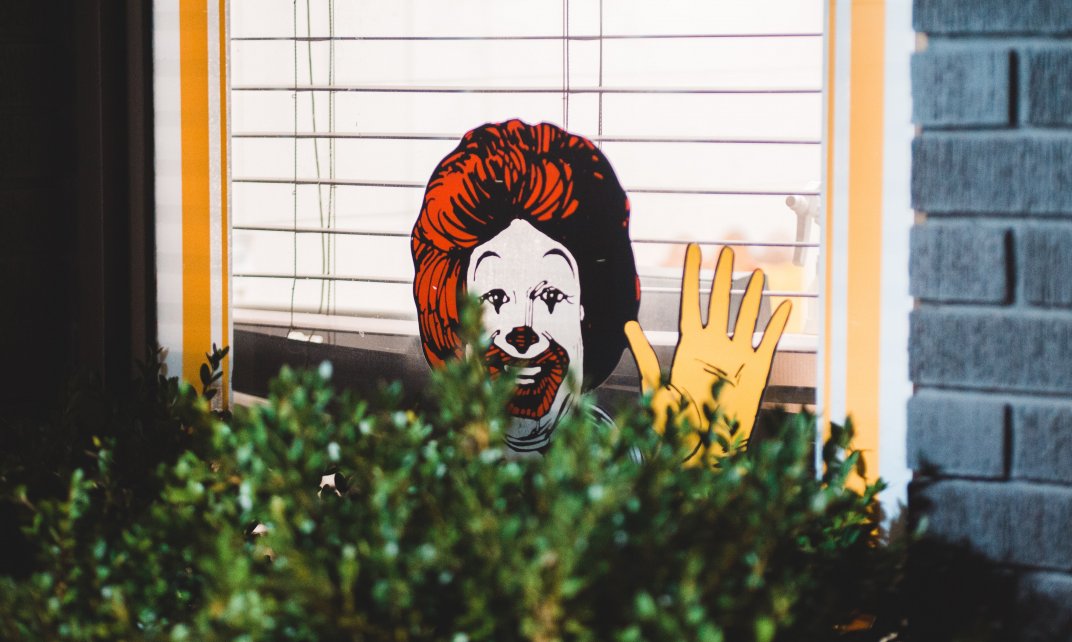 Een afbeelding van de clown Ronald McDonald.
