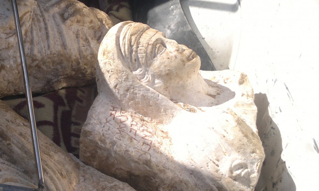 Beschadigd erfgoed door illegale handel, afkomstig uit Palmyra, Syrië.