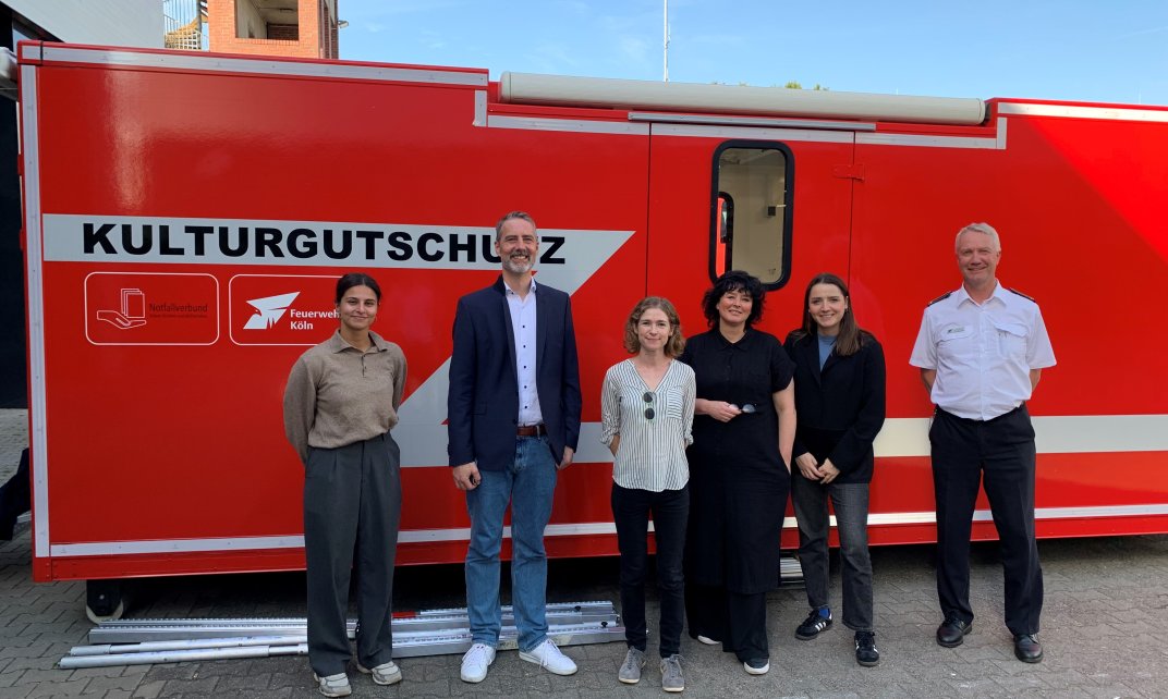 Ambulance voor culturele noodhulp in Keulen.