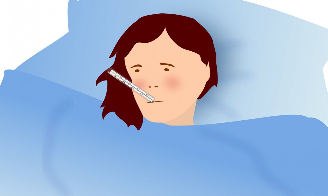 Illustratie van een vrouw die ziek in bed ligt. (Foto: OpenClipart-Vectors | Pixabay.com)