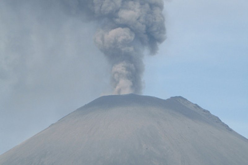 25 July, 2008 eruption of Karymsky Volcano, Kamchatka. (Foto: CC/Flickr.com | Owen)