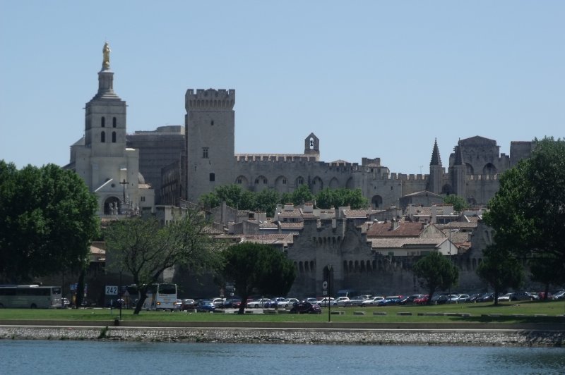 Avignon - River Rhone - Metropolitan Basilica, Notre-Dame des Doms, Cathedral of Avignon and Papal Palace. (Foto: CC/Flickr.com | Elliott Brown)