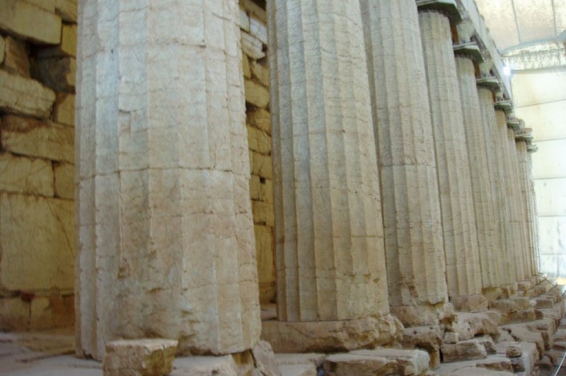 bassae columns. (Foto: CC/Flickr.com | damian entwistle)