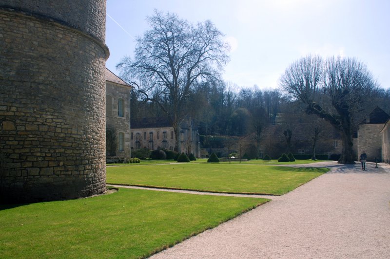 Grounds with Beth, Abbaye de Fontenay. (Foto: CC/Flickr.com | Steven Zucker)