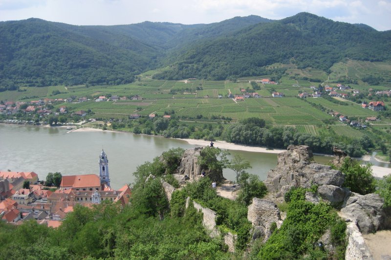 Hill View of Durnstein and the Danube. (Foto: CC/Flickr.com | muppetspanker)