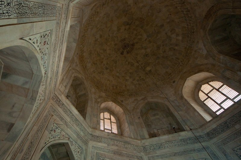 Interior of the Taj Mahal mausoleum. (Foto: CC/Flickr.com | Derek A Young)