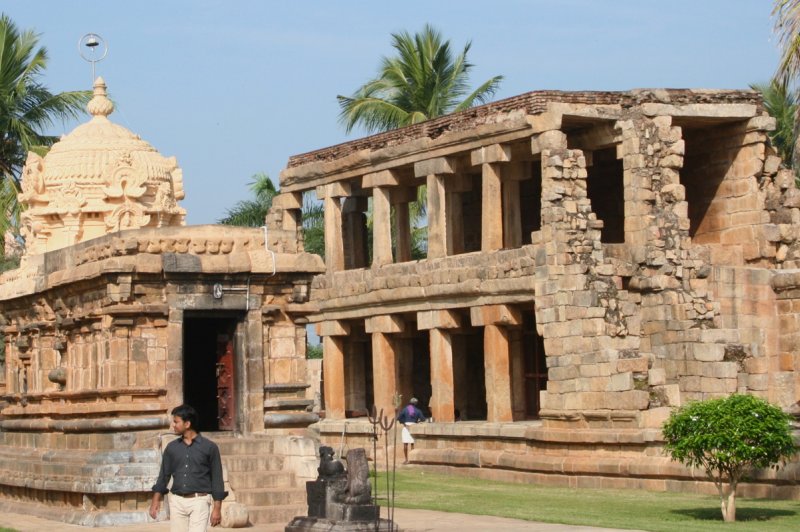 Temple with lots of pillars. (Foto: CC/Flickr.com | Kandukuru Nagarjun)