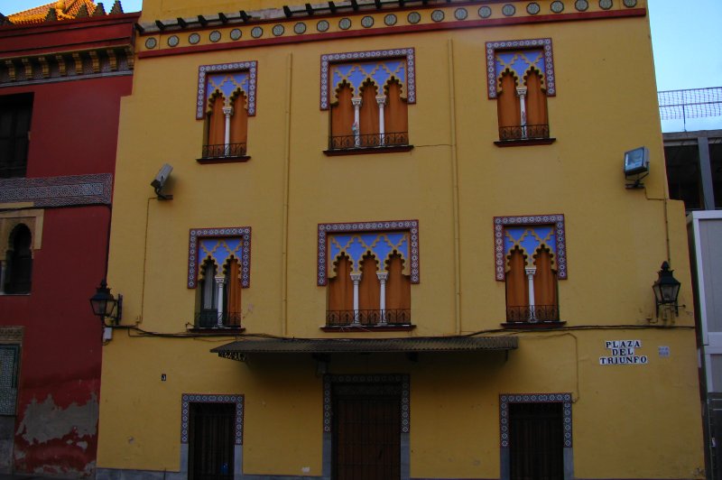 Yellow Building in Cordoba, Spain. (Foto: CC/Flickr.com | Bogdan Migulski)