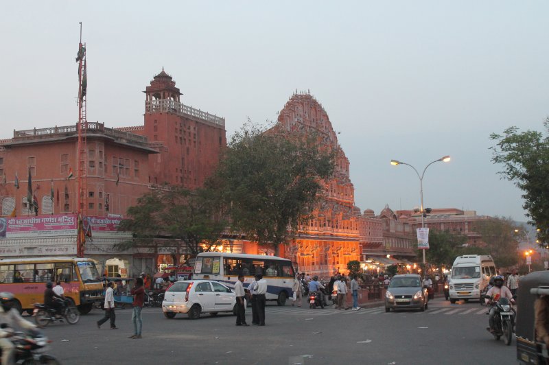 De Hawa Mahal en Sireh Deodhi Bazaar. (© DRONAH | whc.unesco.org/en/documents/173406)