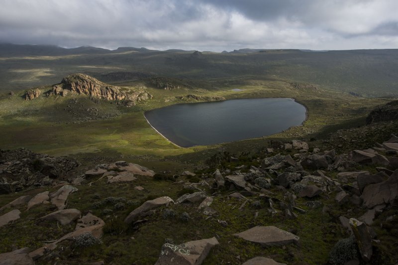 Het Zwarte meer op het Sanetti Plateau in Bale Mountains. (Foto: © Daniel Rosengren | https://whc.unesco.org/en/documents/192166)