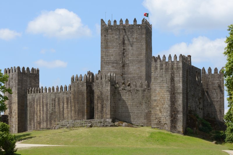 Het kasteel van Guimarães. (Foto: Miguel Oliveira | © Municipality of Guimarães | https://whc.unesco.org/en/documents/200125)
