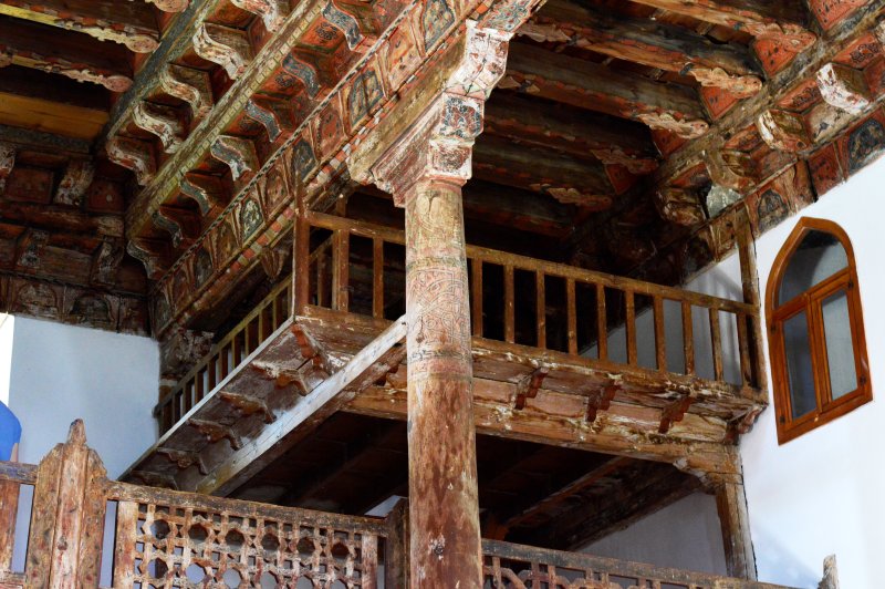 Drie verdiepingen tellende Mahfil. (Foto: Talip Kizilca | © MoCT, General Directorate for Cultural Heritage and Museums | https://whc.unesco.org/en/documents/193105)