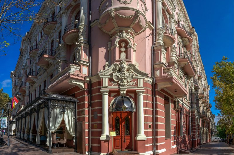 Het Bristol Hotel in Pushkins’ka Street in Odessa. (Foto: Alexey Acepovsky, Yuri Filonenko, Dmitry Moiseev | © GN Consulting Agency | Permanente url: whc.unesco.org/en/documents/196186)